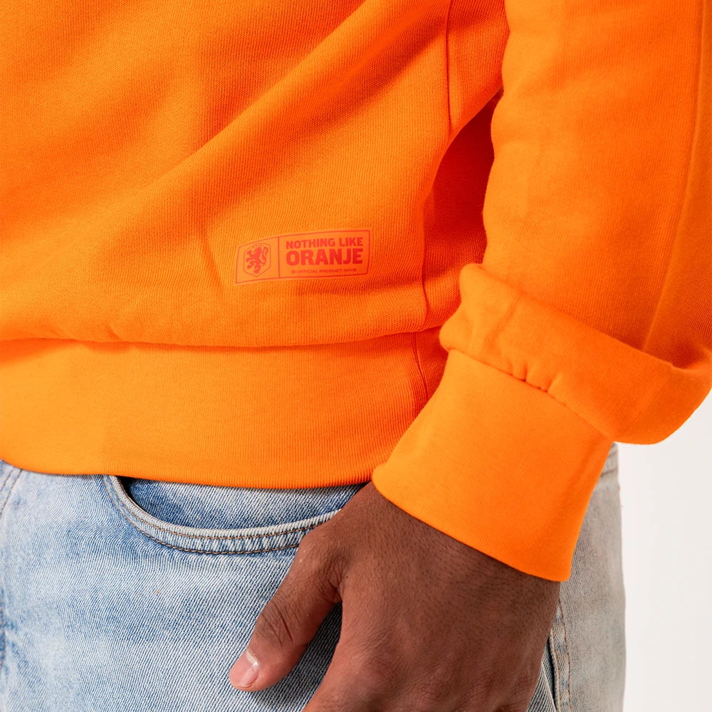 KNVB nlo sweater zijkant model 1