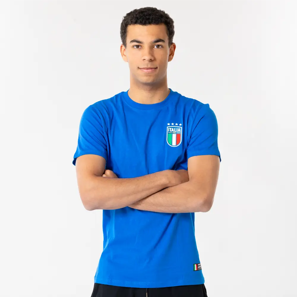 Italie borst logo t shirt model 2