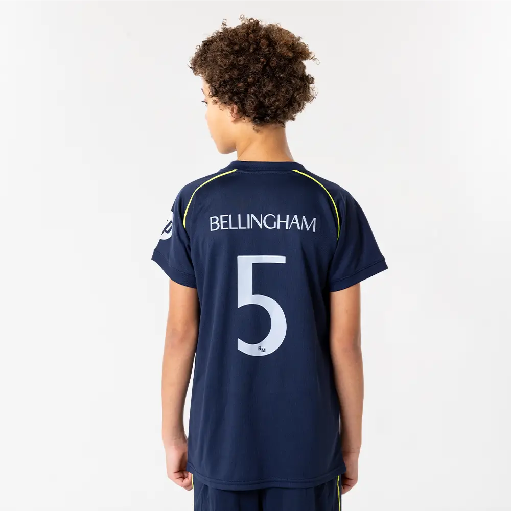 Real madrid uit shirt bellingham kids model 1