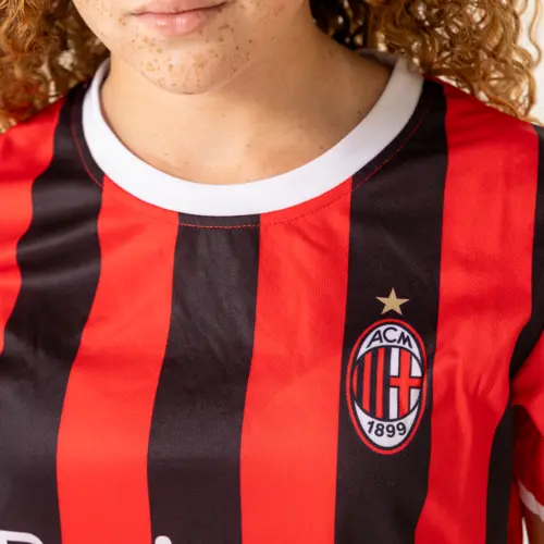 Ac milan thuis shirt kids model 2